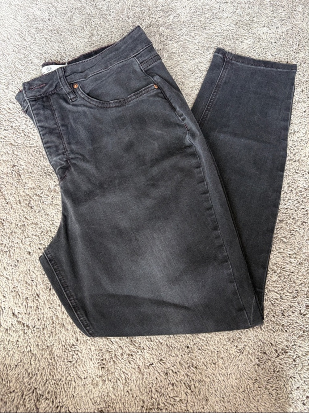 Women’s Skinny Jeans in Washed Black